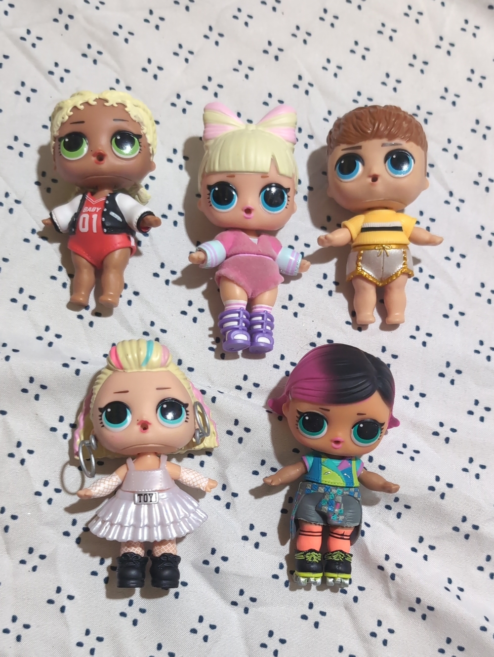 L.O.L. Surprise! Dolls Lot Of 5 Some Clothes Shoes *BIN